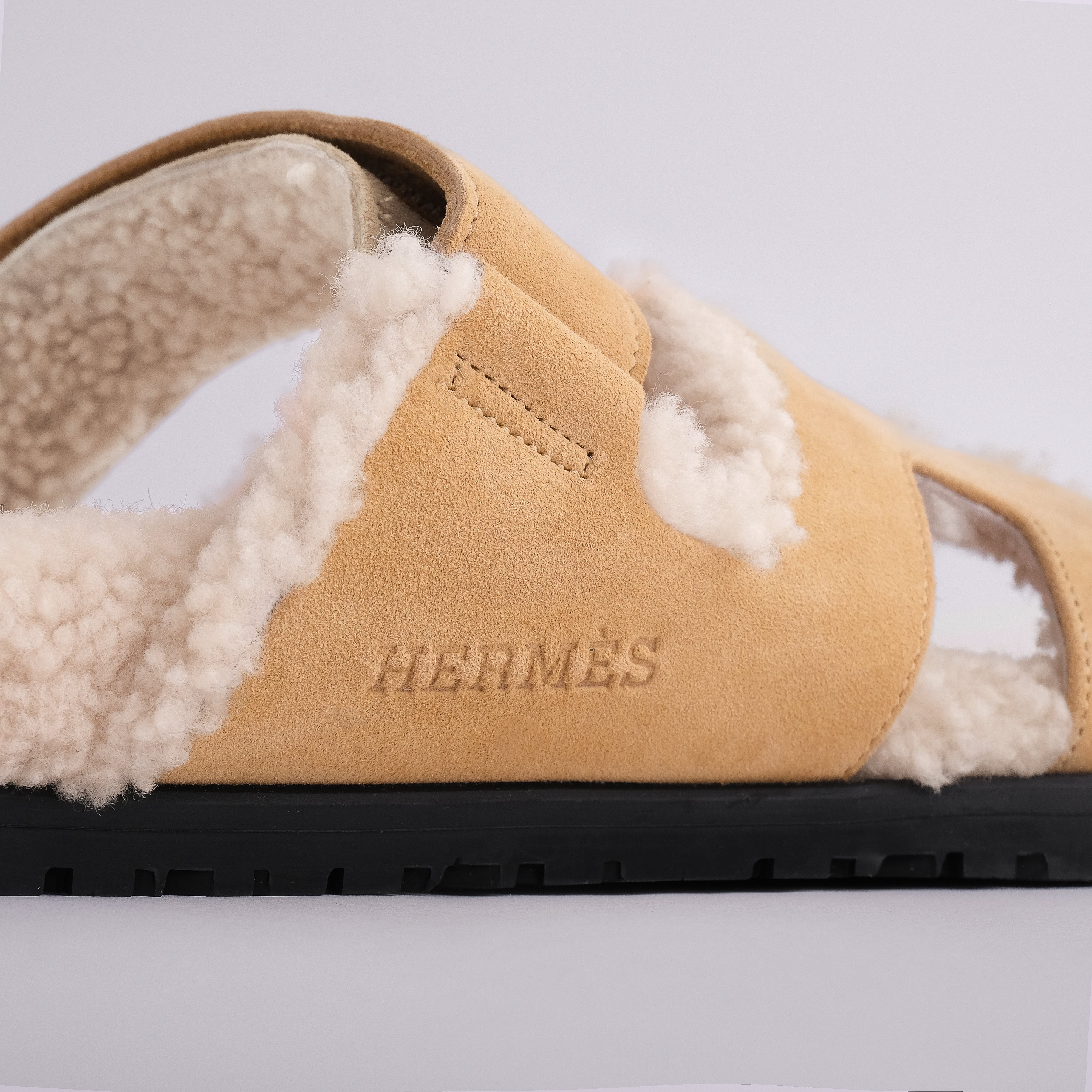 Hermès Chypre Sandals Suede, Shearling Beige Albatre/Ecru