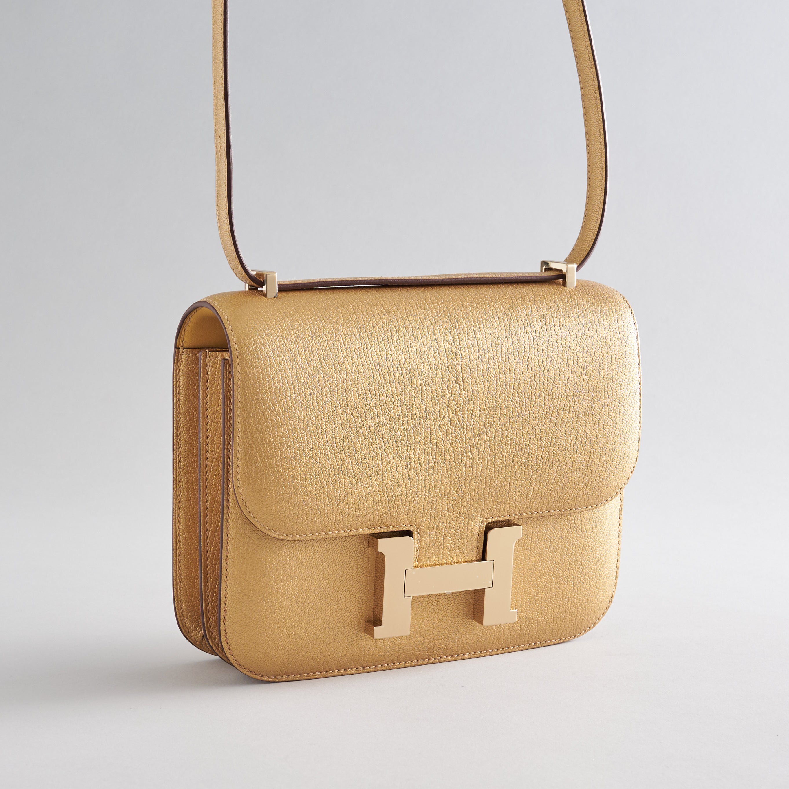 Hermès Constance 18 Chevre Metallic Dorè Gold Hardware