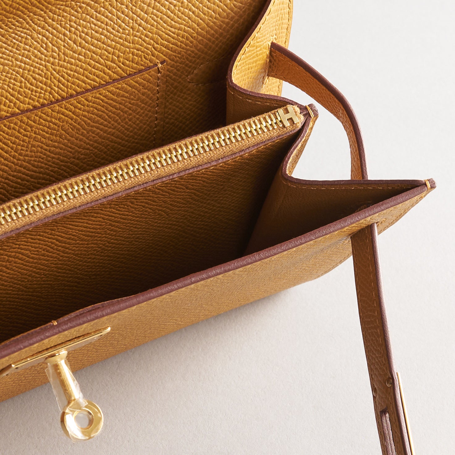 Hermès Kelly To Go Epsom Sesame Gold Hardware