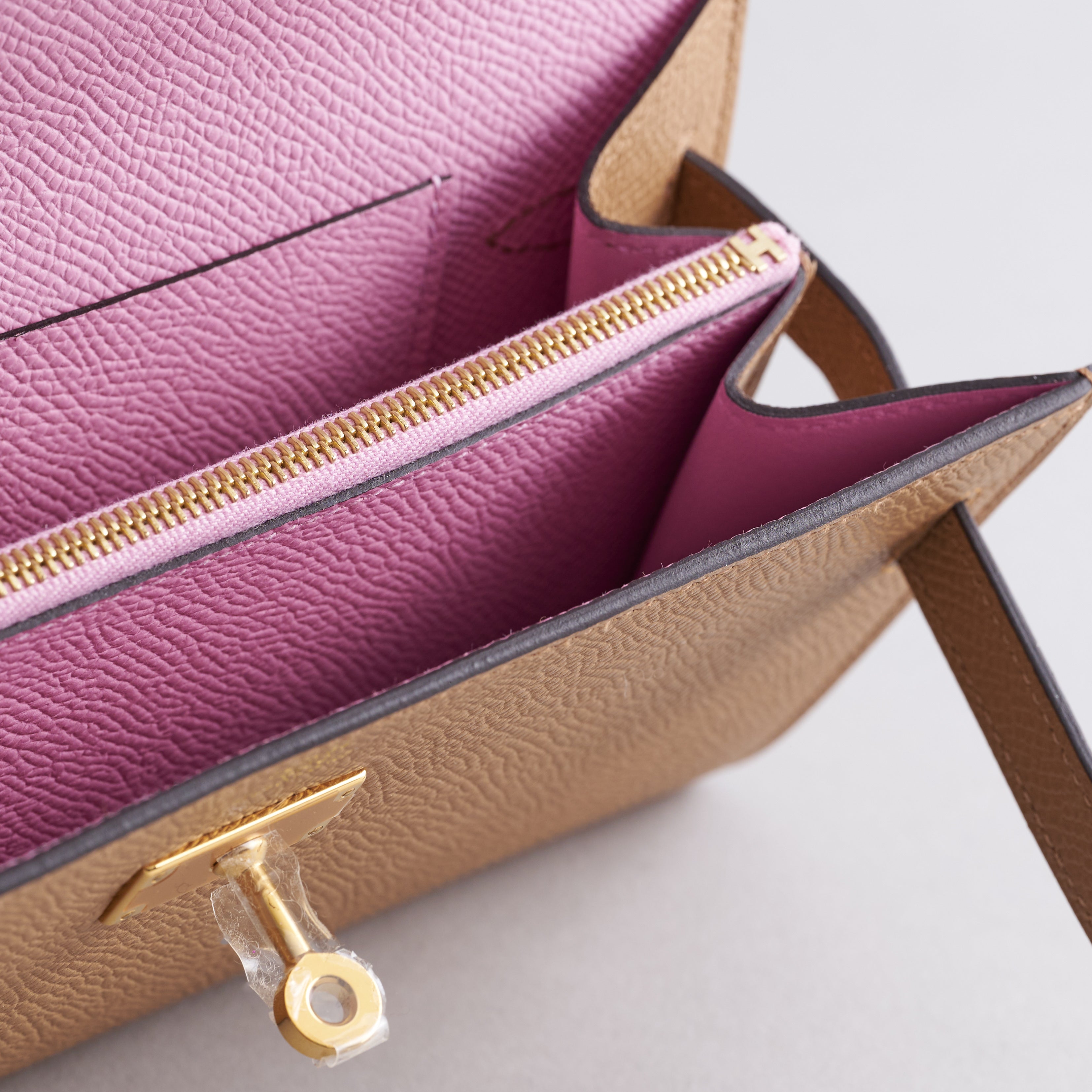 Hermès Kelly To Go Epsom Biscuit/Mauve Sylvester Gold Hardware