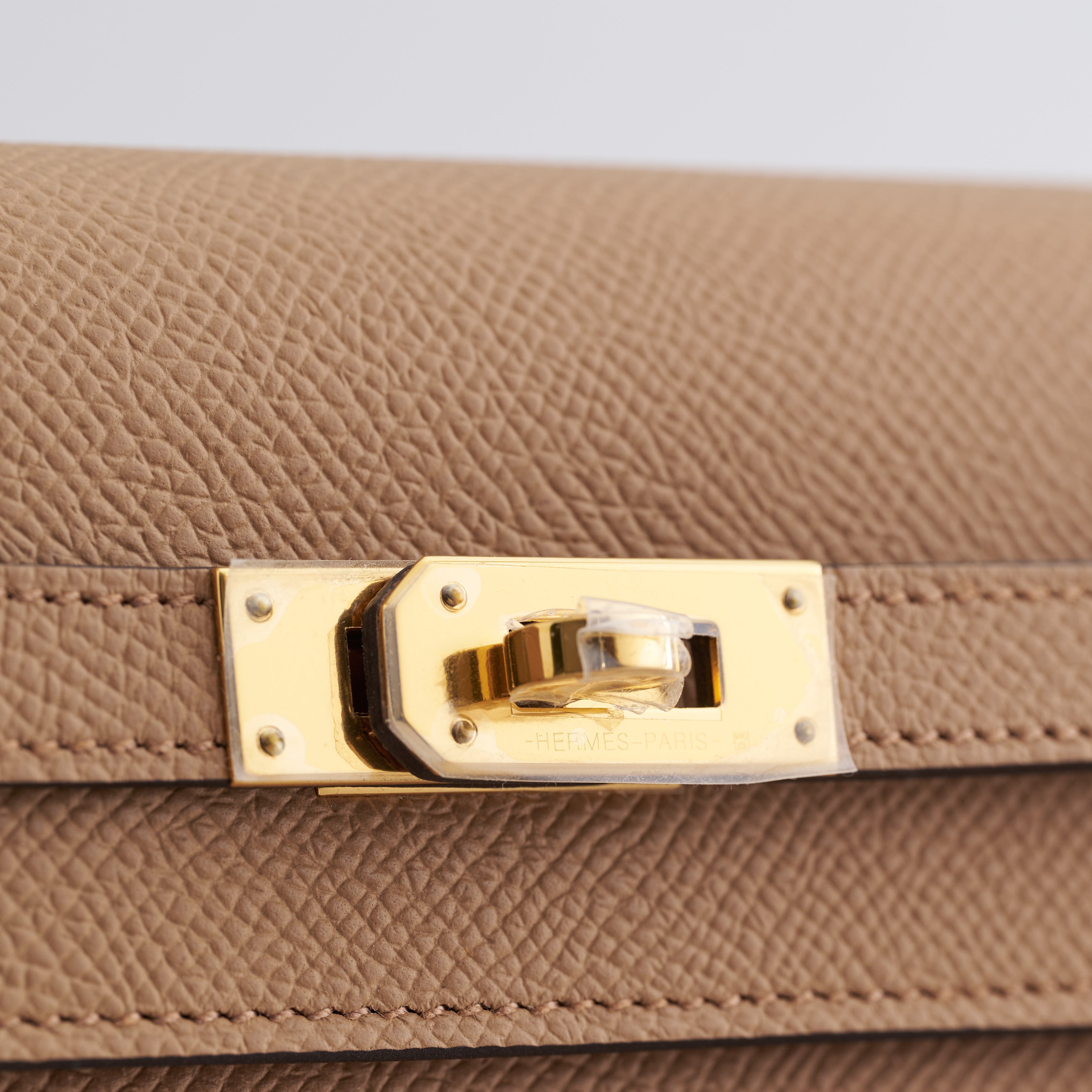 Hermès Kelly To Go Epsom Biscuit/Mauve Sylvester Gold Hardware