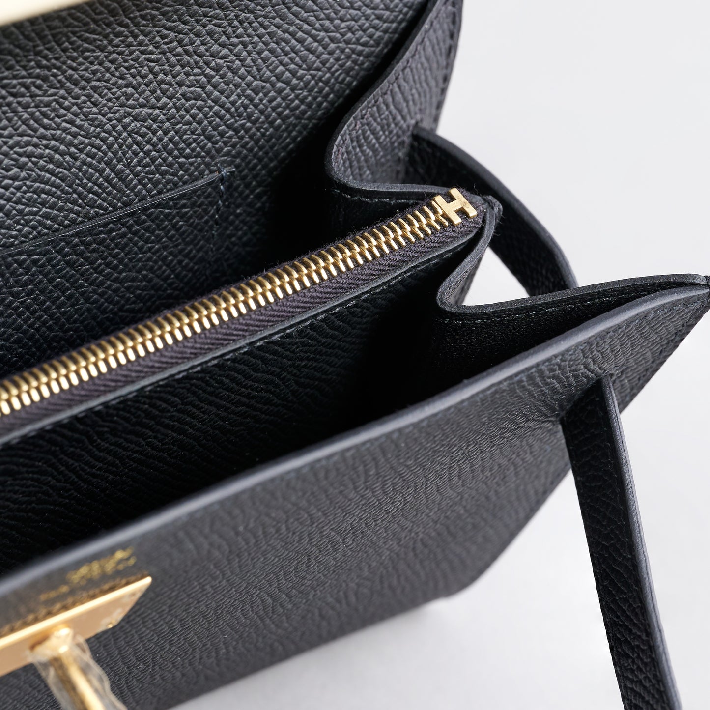 Hermès Kelly To Go Epsom Black Gold Hardware