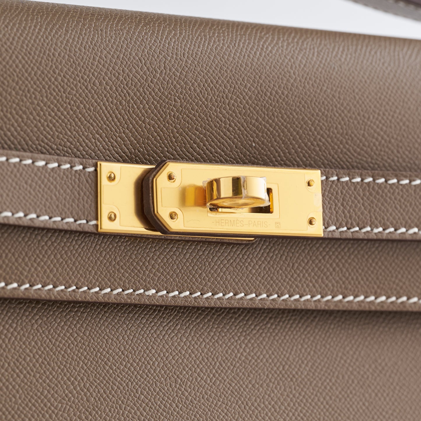 Hermès Kelly Elan 27 Veau Madame Etoupe Gold Hardware