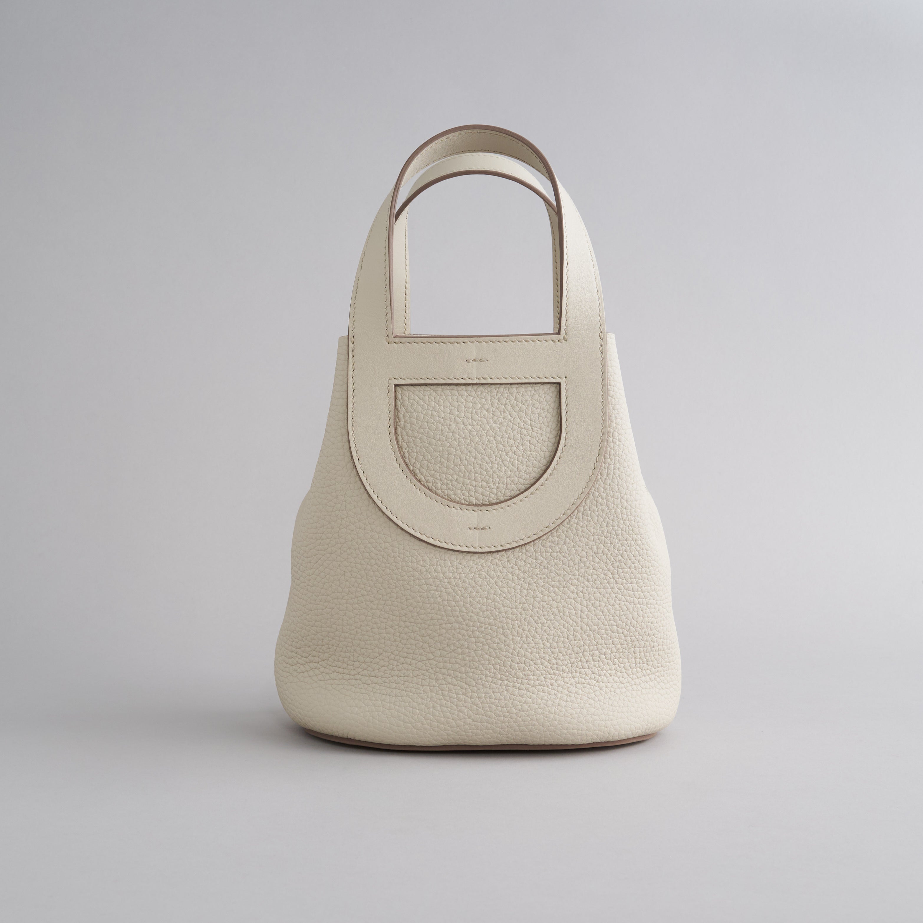 Hermès In-The-Loop Bag 18 Clemence, Swift Beton Gold Hardware