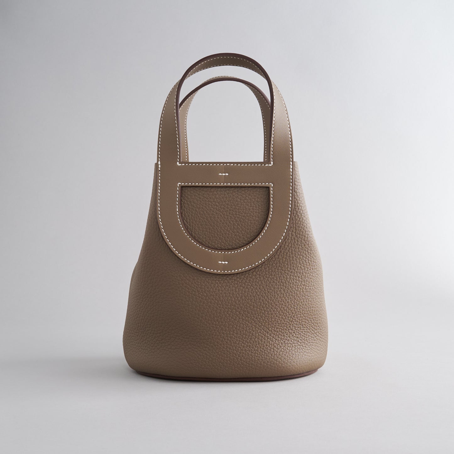 Hermès In-The-Loop Bag 18 Clemence, Swift Etoupe Gold Hardware