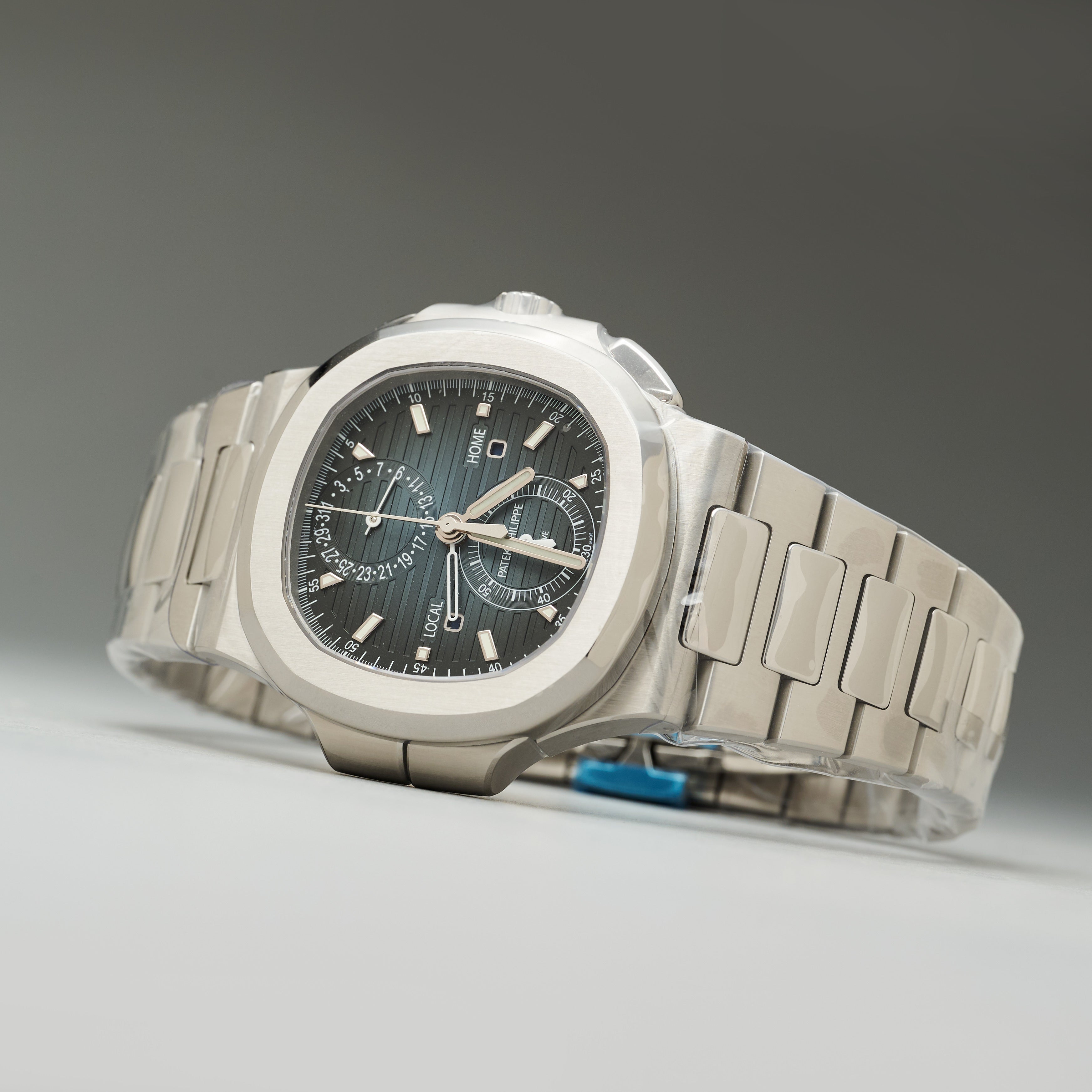 Patek philippe Nautilus 5990/1A-011 Sunburst Blue PHW